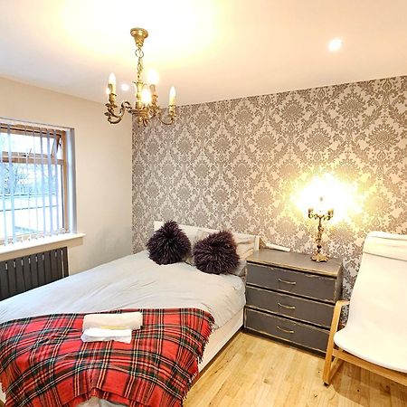 Beautiful Guest Rooms, Free Parking, 30Min Heathrow, 40Min Wembley, 60Min Central London Ґрінфорд Екстер'єр фото