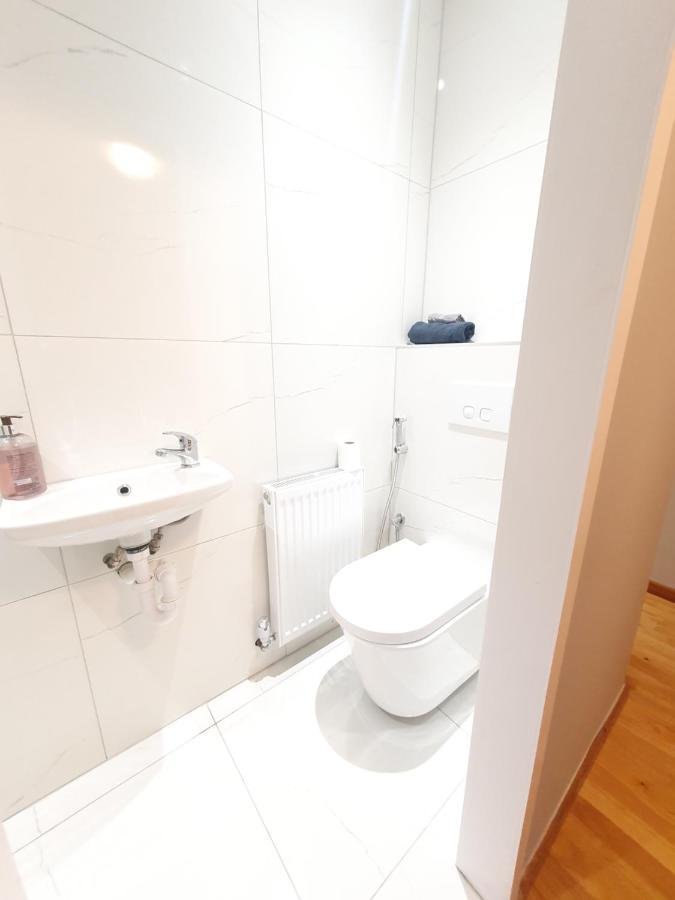 Beautiful Guest Rooms, Free Parking, 30Min Heathrow, 40Min Wembley, 60Min Central London Ґрінфорд Екстер'єр фото