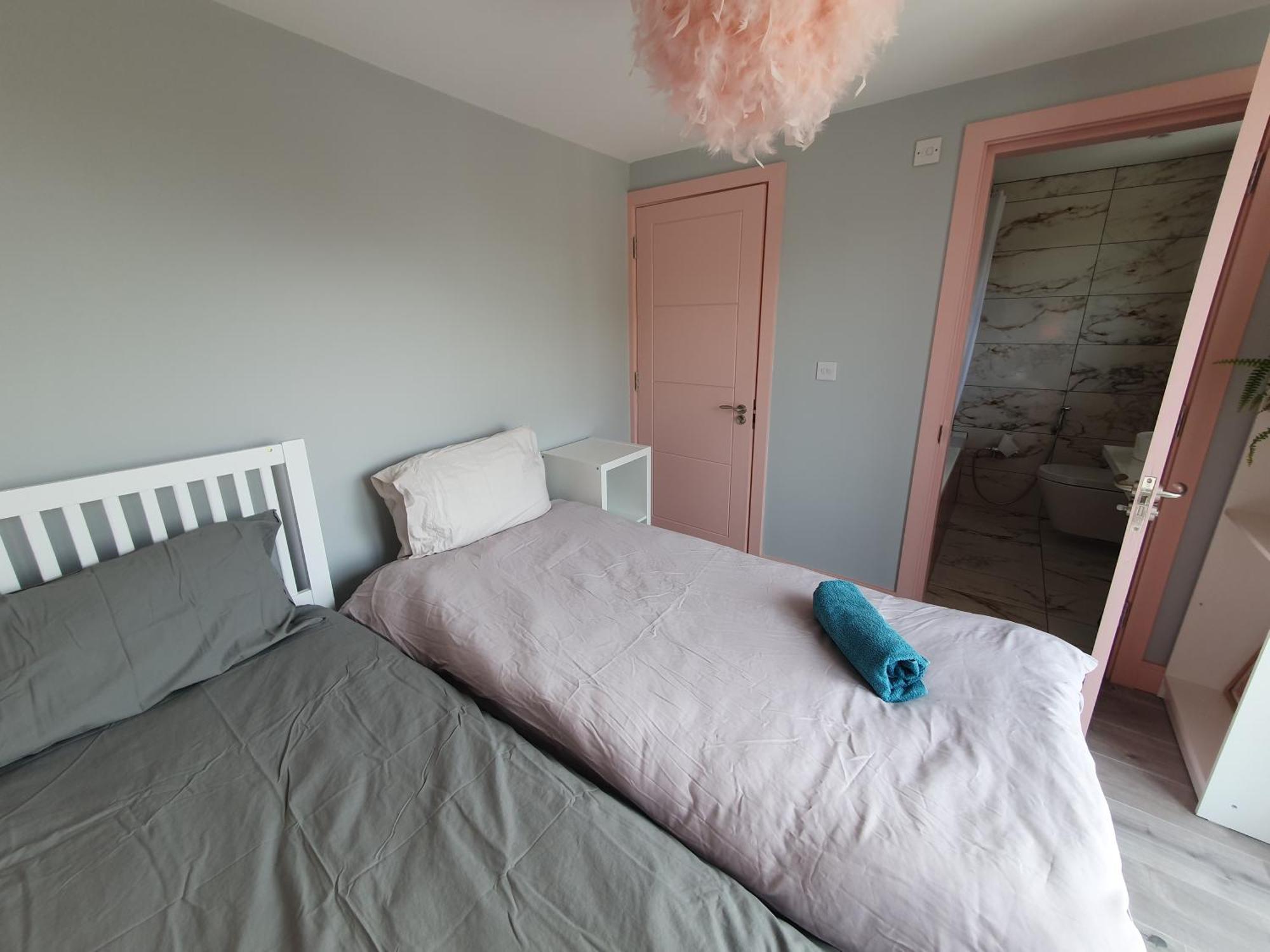 Beautiful Guest Rooms, Free Parking, 30Min Heathrow, 40Min Wembley, 60Min Central London Ґрінфорд Екстер'єр фото